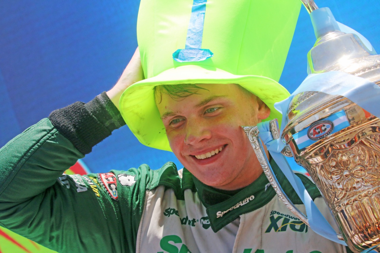 Los festejos del campeón del TC Pista en el ojo de Berna Bosco: WhatsApp Image 2022-12-11 at 13.53.26 (1).jpeg